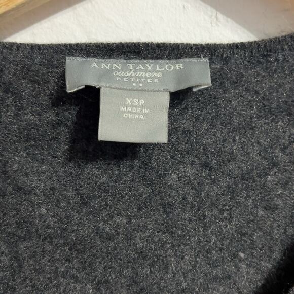 Ann Taylor Sweater V Neck XS Petite Cashmere Dark Grey Fuzzy Soft Cozy - Picture 3 of 7
